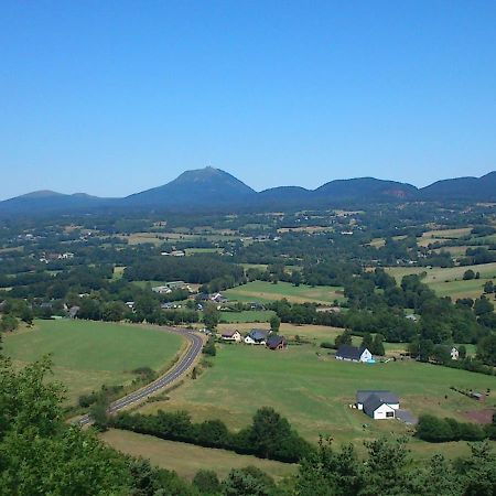 Lilas, Gite Saint Antoine, Orcival, Entre Sancy Et Volcans. Zewnętrze zdjęcie