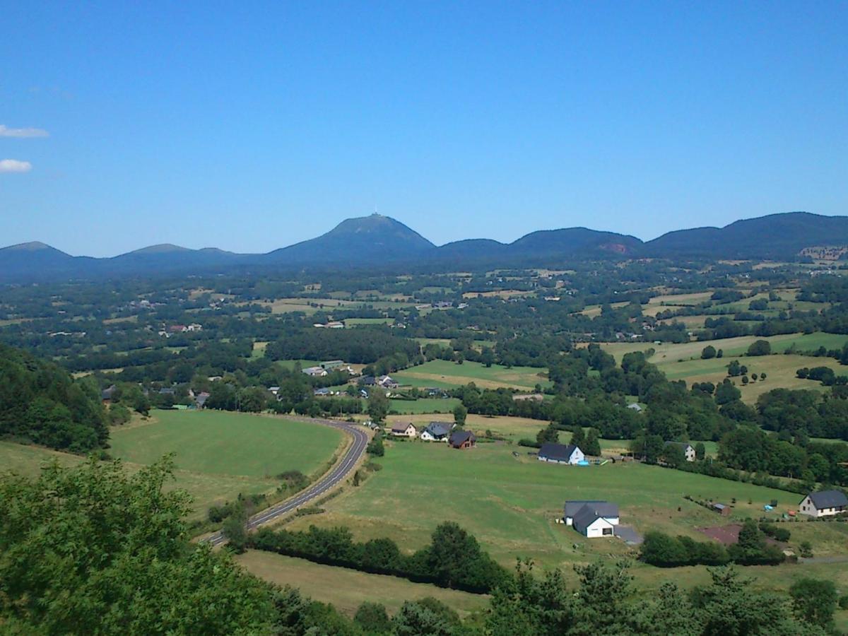 Lilas, Gite Saint Antoine, Orcival, Entre Sancy Et Volcans. Zewnętrze zdjęcie