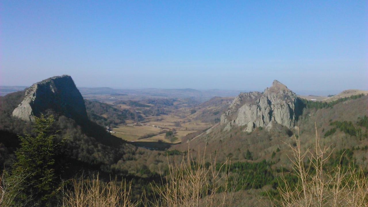 Lilas, Gite Saint Antoine, Orcival, Entre Sancy Et Volcans. Zewnętrze zdjęcie